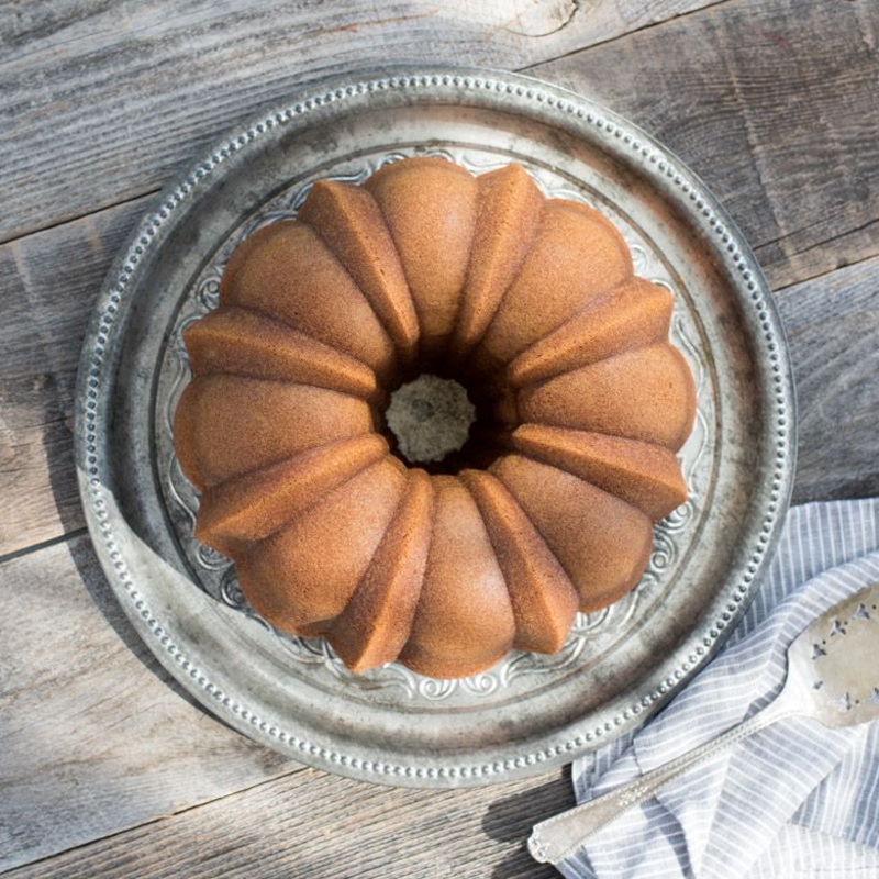 10-15 Cup Anniversary Bundt Pan – Gold
