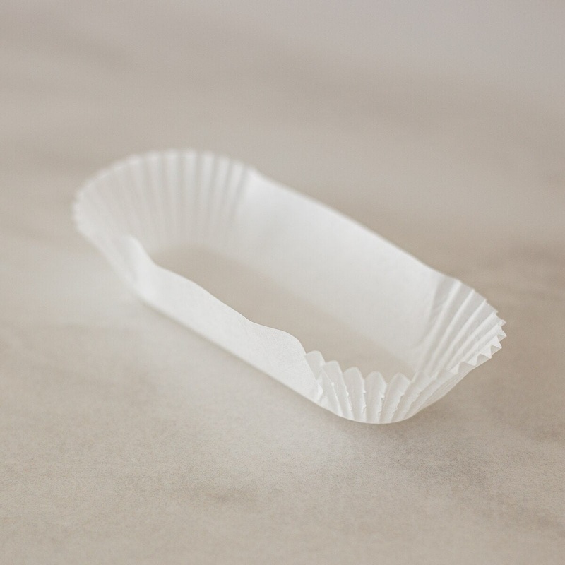 Eclair Tray 4-1/2 x 1-1/4 x 1 – 500 Count